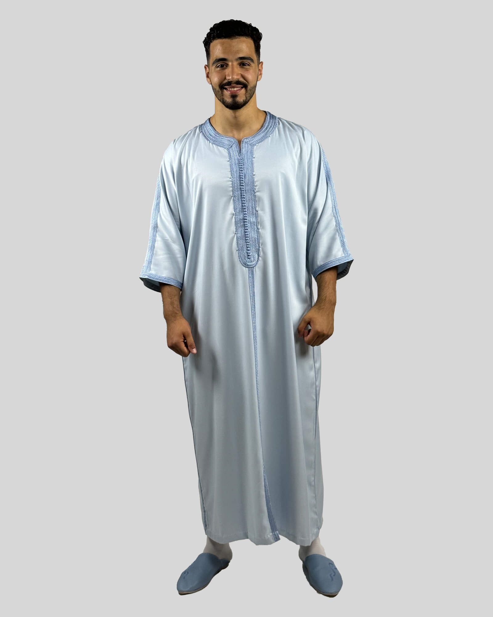 كندورة كاباردين ممتازة بطرزة 100% يدوية