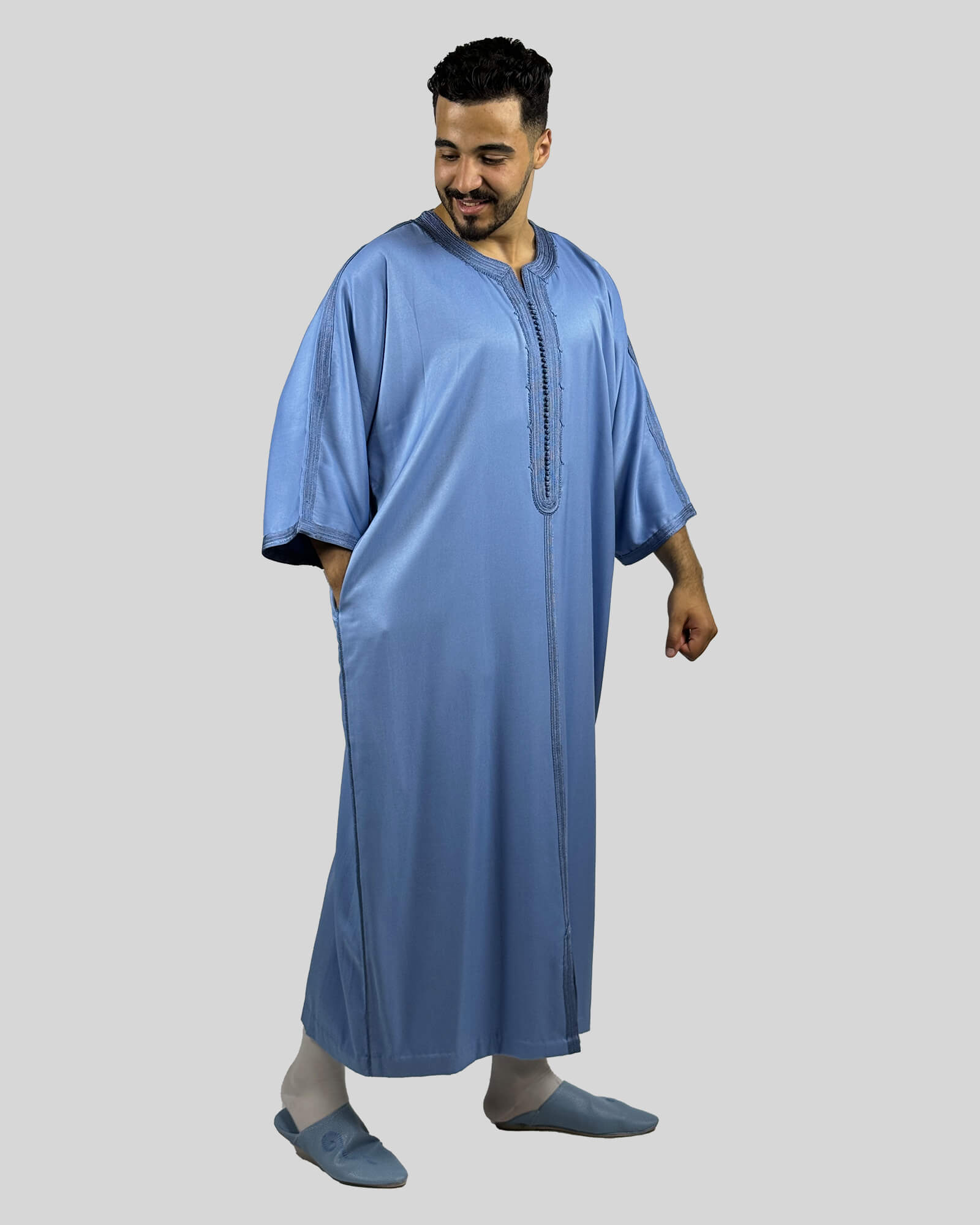 كندورة كاباردين ممتازة بطرزة 100% يدوية